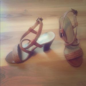 Kenneth Cole reaction tan strappy heels